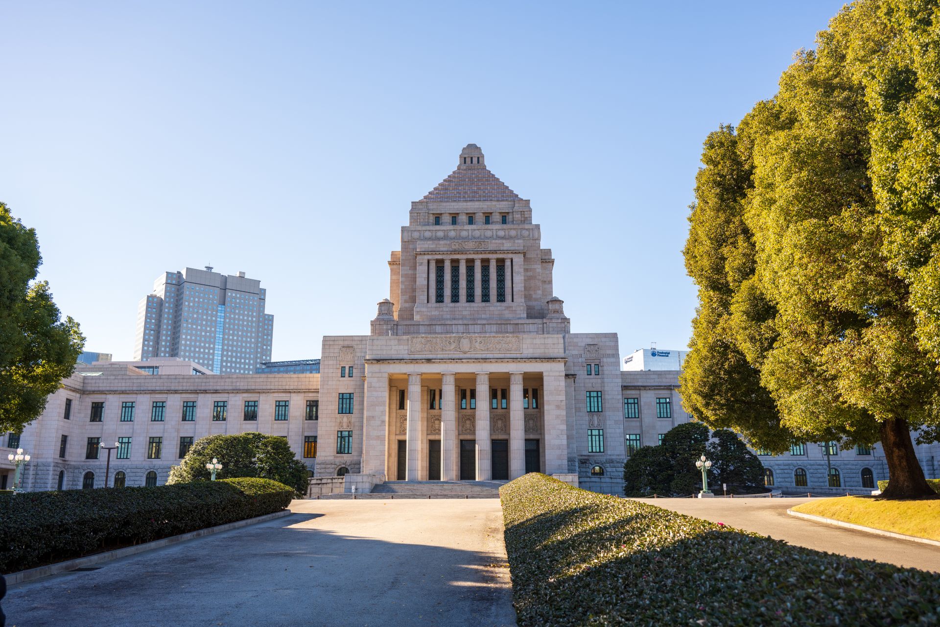 Soft Law in the Shadow of Hard Law: Can Japan’s METI Guidelines Act as a Transitional Model for Mandatory Human Rights Due Diligence?